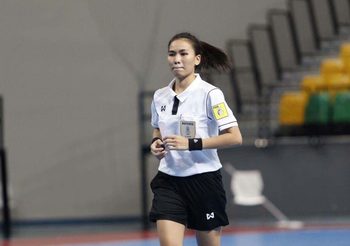 เปาฟุตซอลหญิงฟีฟ่าคนแรก! ‘ปนัดดา’ ขอบคุณส.บอลช่วยยกระดับ​ผู้ตัดสินไทย
