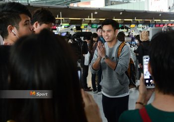 ผจญภัยครั้งใหม่! ‘ธีราทร-ฐิติพันธ์’ ลัดฟ้าสมทบต้นสังกัดใหม่ที่ญี่ปุ่น