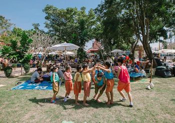 “ตลาดร่มบวร” ตลาดย้อนยุคสมัย ร.5 ริมคลองวัดประดู่