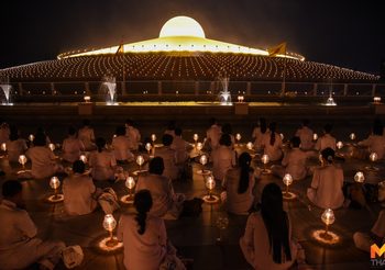 สุดอลังการ! ‘วัดพระธรรมกาย’ จัดใหญ่วันมาฆบูชา เหล่าศิษย์ฯแห่ร่วมงาน