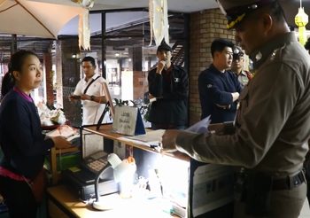 ตำรวจบุกตรวจ!! ร้านนวดทำสาวท้องช็อกแท้งลูก ยันไม่ล่าช้า