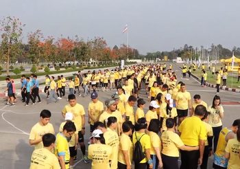 นักวิ่งกว่า 500 คน ร่วมวิ่งระดมทุนช่วยสภากาชาดไทยซื้อเครื่องกระตุกหัวใจไฟฟ้า
