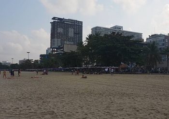 ต้อนรับเดือนแห่งความรัก ชาย-หญิงนัวเนียริมหาดพัทยาโจ๋งครึ่ม