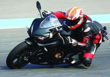 A.P. Honda ชวนคนดังสัมผัสประสบการณ์ขี่บิ๊กไบค์ CBR Series