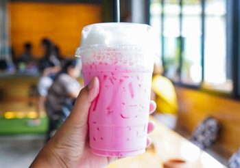 วิธีทำ นมเย็น นมชมพู หวานมันเข้มข้น ดื่มแล้วชื่นใจ
