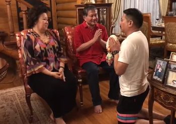 ‘วัน อยู่บำรุง’ โพสต์คลิปซึ้ง กราบเท้าพ่อ-แม่ หลังได้เป็นว่าที่ ส.ส. เพื่อไทย