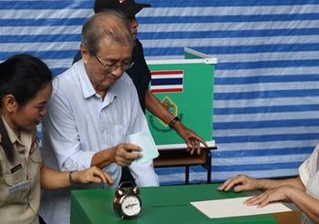 ปิดหีบลงคะแนนแล้ว ลุยนับคะแนนต่อที่หน่วยเลือกตั้ง