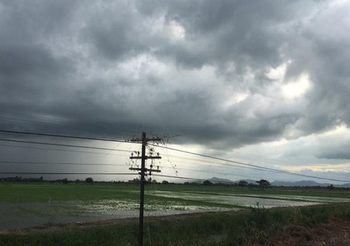 อุตุฯ เผยเหนือตอนล่าง-อีสาน-กลางตอนบน ฝนฟ้าคะนอง-ลมแรง