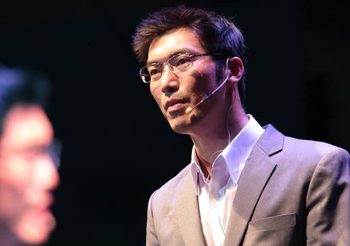 ‘ธนาธร’ หัวหน้าพรรคอนาคตใหม่ ชี้แจงกรณีข่าวมีหุ้นในสื่อ