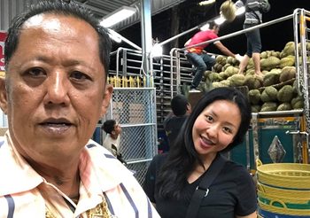 พ่อประกาศหาลูกเขย ซื้อ-คัดทุเรียนเป็น สินสอดไม่เอา แถมเงิน 10 ล้าน รถ 10 คัน บ้าน 1 หลัง