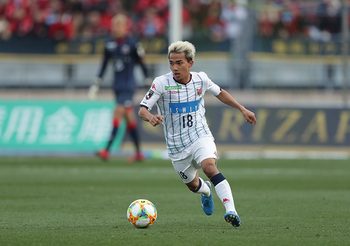 ‘ชนาธิป’ แอสซิสต์! ซัปโปโรปลดล็อกบุกอัด อุราวะ เรด ไดมอนด์ 2-0