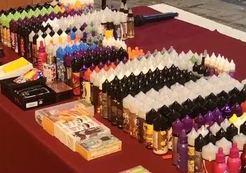‘บิ๊กโจ๊ก’ ลุยจับบุหรี่ไฟฟ้า กลางตลาดนัดดังย่านรามอินทรา