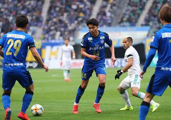 ‘ฐิติพันธ์’ มีเอี่ยวลูกแรก! โออิตะยัดเยียด มารินอส พ่ายนัดแรก 2-0