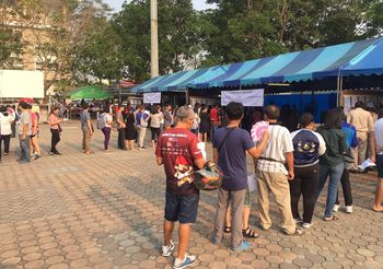 เลือกตั้ง 62 : เปิดหีบเลือกตั้งล่วงหน้า ประชาชนทยอยใช้สิทธิ์คับคั่ง