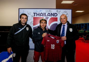 แฟนอุรุกวัยหนุนลุยยุโรป! ชนาธิปเผยเบื้องหลังขอเสื้อ ‘คุณเป็นผู้เล่นที่ดีมาก’