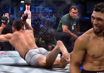 นักสู้ UFC ถึงกับเขิน จะฉลองชัยด้วยท่า ‘เวิร์ม’ แต่ดันกระดูกไหล่เคลื่อน (คลิป)