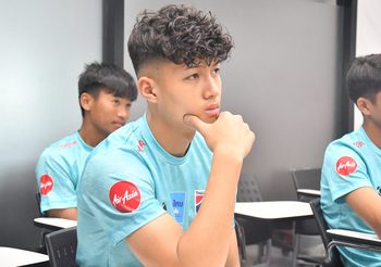 ‘ลีออน เจมส์’ นำทัพ! ช้างศึก U19 รายงานตัวเตรียมลุยศึก VFF ที่เวียดนาม