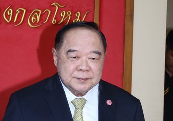 พล.อ.ประวิตร ย้ำเจ้าหน้าที่รัฐ ยึดกฎหมาย วางตัวเป็นกลาง สนับสนุนการทำงานของ กกต.