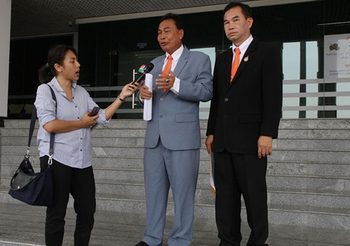 ‘สุรทิน’ ยื่นศาลฟ้อง 7 กกต. ละเว้นสอบ ‘บิ๊กตู่’