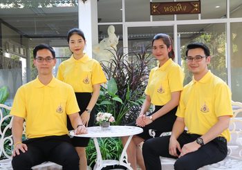 รัฐบาลเชิญชวนคนไทยสวมเสื้อเหลือง ระหว่าง เม.ย.-ก.ค. เพื่อเทิดพระเกียรติ-แสดงความจงรักภักดี