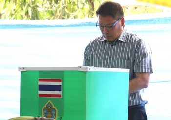 เลือกตั้ง62 : ‘อุตตม’ ลงคะแนนเลือกตั้งแล้ว ชวนคนไทยออกมาใช้สิทธิ์