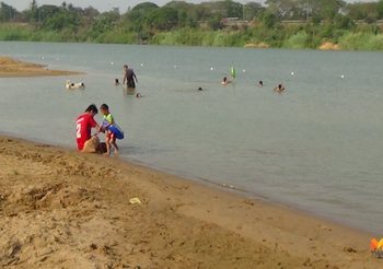 ฮือฮา! อ่างทองเปิด ‘หาดพ่อราม’ ที่เล่นน้ำแห่งใหม่ริมแม่น้ำเจ้าพระยา