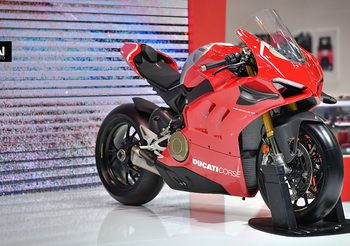 Ducati เปิดตัว Panigale V4 R พร้อม 2 รุ่นใหม่ในงาน Motor Show 2019