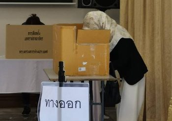 กกต.ยันสถานทูตไทยในมาเลแก้ปัญหาได้ดี เหตุปชช.แห่ใช้สิทธิเลือกตั้งล่วงหน้า จนคูหาไม่พอ