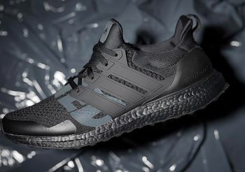 adidas Ultraboost x UNDEFEATED เปิดตัวสีใหม่ล่าสุด Triple Black วางจำหน่ายเร็วๆ นี้