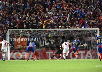 VAR อยู่ที่ดุลยพินิจผู้ตัดสิน! เซอร์เด็จปลื้มท่าเรือใจสู้เปิดรังเชือด ราชบุรี