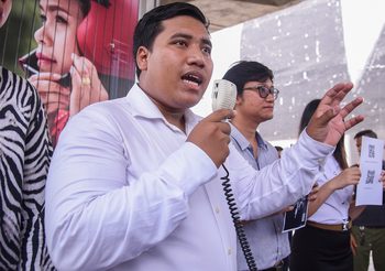 ‘จ่านิว’ นำแนวร่วมฯ ล่าชื่อถอดถอน 7 กกต. ขู่ยกระดับชุมนุม หากนิ่งเฉย