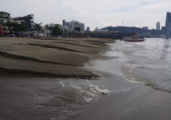 เสียดาย!! ภาพหาดพัทยาพังยับ หลังฝนกระหน่ำหนัก กัดเซาะเป็นร่องลึก