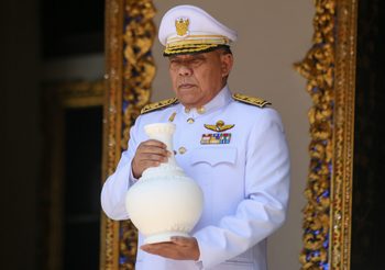 ผู้ว่าฯกทม. นำข้าราชการร่วมซ้อมริ้วขบวนอัญเชิญคนโทน้ำศักดิ์สิทธิ์