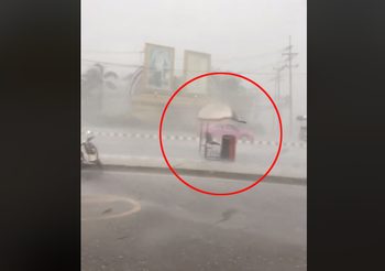 แรงมาก! นาทีป้อมหมวกตำรวจ ปลิวตามแรงลม หลังเกิดพายุฤดูร้อน