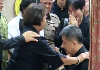 ‘เสี่ยเบนซ์’ เมาแล้วขับ ร่วมรดน้ำศพ รอง ผกก. ขอขมาญาติผู้เสียชีวิต