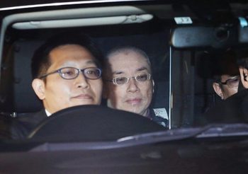 จับได้แล้ว ชายต้องสงสัย ซุกมีดใต้โต๊ะเรียน เจ้าชายฮิซาฮิโตะ