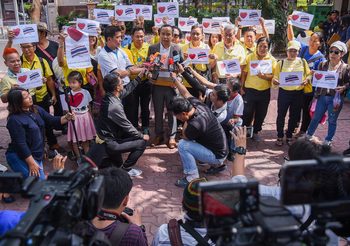 ‘กลุ่มคนไทยหัวใจตรงกัน’ ร้อง ‘บิ๊กโจ๊ก’ เอาผิด ‘ปิยบุตร’ พาดพิงสถาบัน