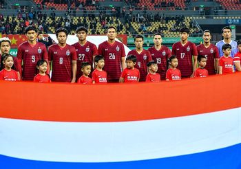โค้ชไทยหรือโค้ชนอก? เปิดผลโพลแฟนบอลไทยอยากได้ใครคุม ‘ช้างศึก’
