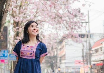 ชี้พิกัด! จุดถ่ายรูปกับ ต้นชมพูพันธุ์ทิพย์ บานสะพรั่งรับลมร้อน