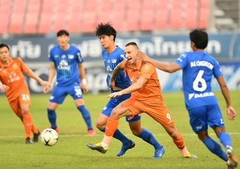 จบไม่คม! ฉลามชลบุกเจ๊า ค้างคาวไฟ 0-0 ศึก โตโยต้า ไทยลีก นัดที่ 7