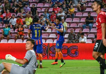 บุกเฮ 3 ปีติด! ท่าเรือสวนคมฆ่ากิเลน 2-1 นั่งจ่าฝูงไทยลีกต่อ