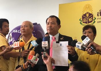 ‘ศรีสุวรรณ’ นำรายชื่อประชาชน ยื่นร้อง ป.ป.ช.ถอดถอน 7 กกต.