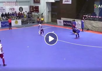 VIDEO : ไม่มีอยู่ในกติกา? แห่ชื่นชม ‘จ่าต๊อบ-โรมวลโด้’ เลือกยิงออกแสดงสปิริต