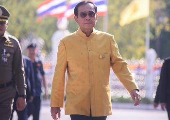 นายกรัฐมนตรี ไม่ตอบคำถามสื่อ หลังถูกถามถึงอาการป่วย พล.อ.ประวิตร