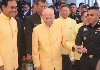 โปรดเกล้าฯ พระราชทาน เหรียญรัตนาภรณ์ แก่ พล.อ. เปรม ติณสูลานนท์
