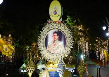 งดงาม ‘เส้นทางเสด็จพระราชดำเนินเลียบพระนคร’ ประดับแสงไฟสมพระเกียรติ