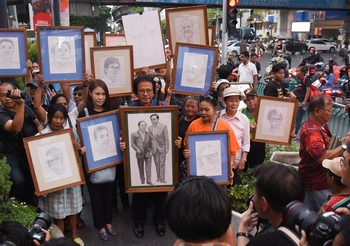 กลุ่มฟื้นฟูประชาธิปไตย โชว์ภาพวาด ‘คนไม่ทนคสช.’ รำลึกครบรอบ 5 ปีรัฐประหาร