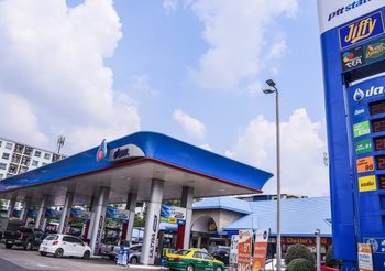 ปตท.-บางจาก ปรับลดราคาน้ำมันทุกชนิด 50 สต./ลิตร เว้น E85 ลง 30 สต.