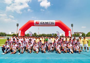 “ตามรอย เจ กับ อิเดมิตสึ” สนามแรกสุดคึกคัก แข้งเยาวชนไทย ร่วม 1,000 ชีวิต ร่วมทดสอบฝีเท้า