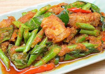 งานฟินระดับสิบ สูตร ผัดพริกแกงหมูกรอบ เจียวไข่รอได้เลย